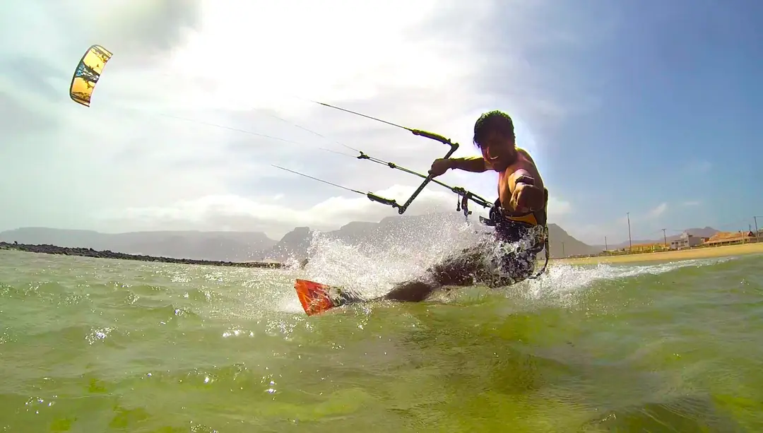 Kitesurfer carving through the water on São Vicente